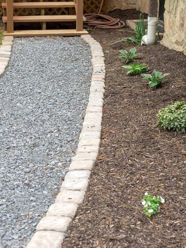 Rustic-gravel-walkway